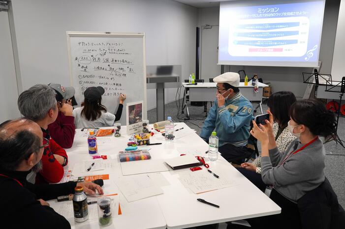 作詞中のBグループ