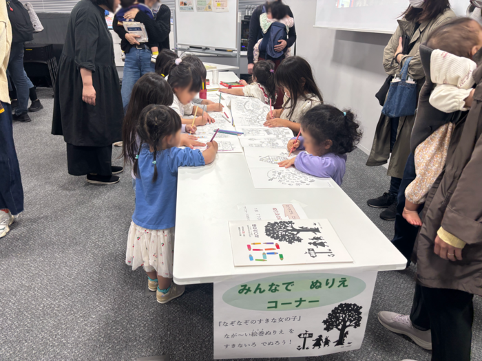 みんなでぬりえコーナー
