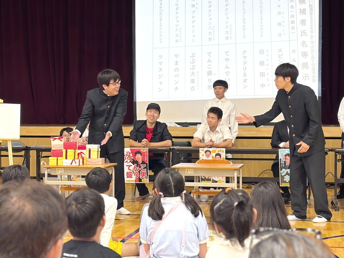やまのベンチ　左：たっか　右：石崎靖人 「みなさんにジュースを一本プレゼントします！」の公約にはツッコミも[