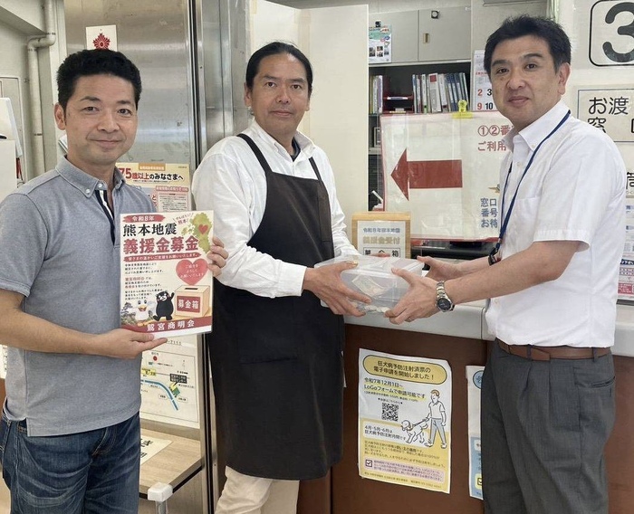 真ん中・会長の村山純一さん。左は実行委員長の武井まさきさん。