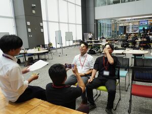 登場人物を熱演