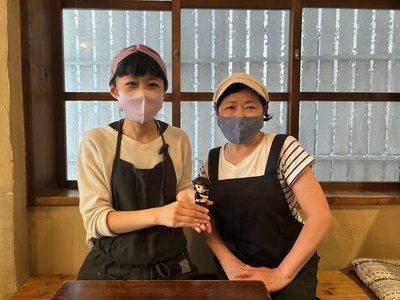 店主の福原さんと調理担当の市川さん