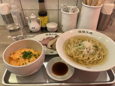 チャーシュー、ラーメン、卵かけご飯のセット