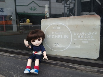 ミシュランガイドステッカーとちびナカノさん