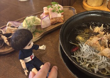 美味しそうなアヒージョを目にして思わずゴクリなちびナカノさん