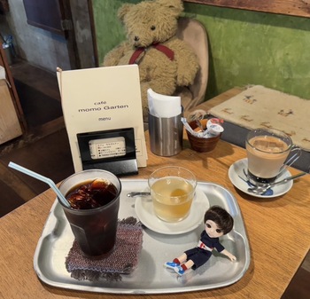 モモガルテンのデザートとコーヒー