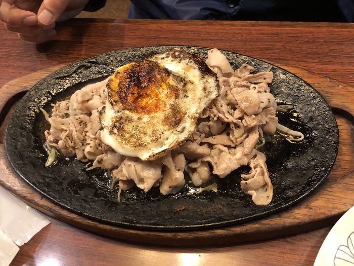 生姜焼きの目玉焼きトッピング