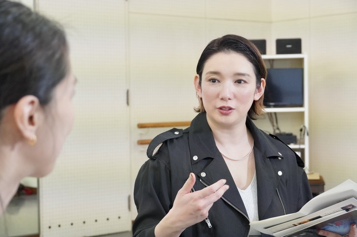 質問を投げかける沙央さん