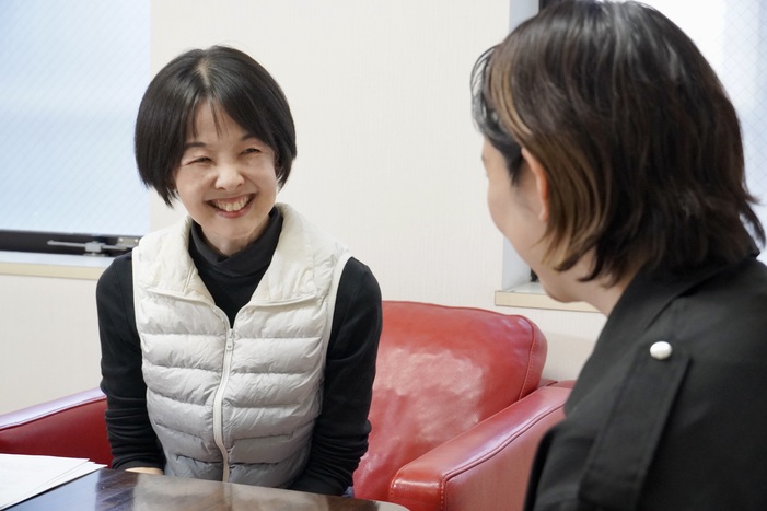 笑顔を見せる挾間先生