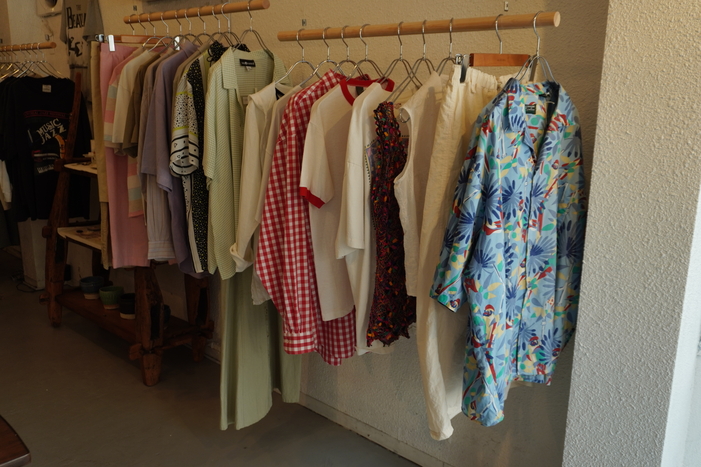 並ぶ服