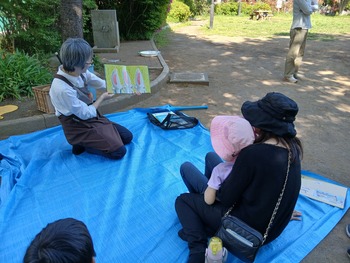 出張おはなし会の様子