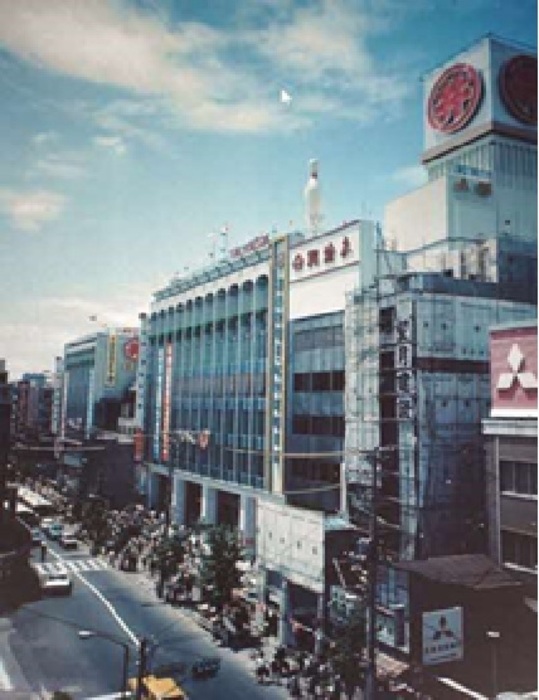 1972年に開館した中野本店の外観