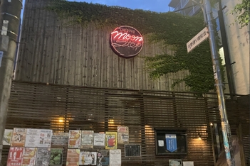 MOONSTEP外観