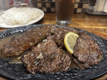 おなかいっぱいのステーキ&ハンバーグ