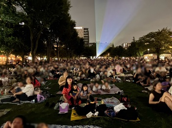 チルナイトでくつろぐ様子
