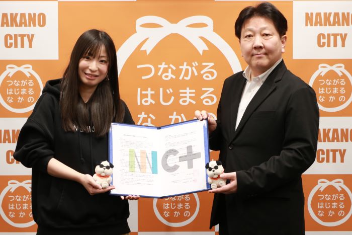 マチルダと区長懇談写真