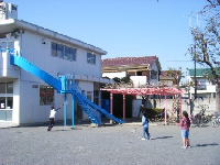 児童館滑り台