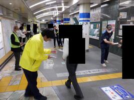 都営大江戸線東中野駅でのキャンペーンの様子