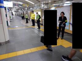 都営大江戸線東中野駅でのキャンペーンの様子
