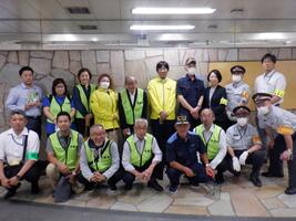都営大江戸線東中野駅でのキャンペーンの様子