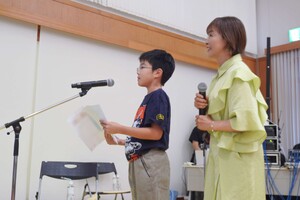 アフレコを披露の様子を写した写真