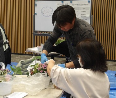 寄せ植え作業の写真