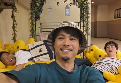 造園職の職員が同僚たちと出かけている写真
