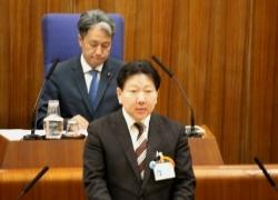 施政方針説明を行う酒井区長