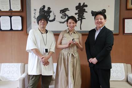 女優沙央くらまさんと写真家TOBIさん　表敬訪問